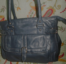 CLARKS NAVY LEATHER HANDBAG,2 HANDLES, 3 SECTIONS,POCKETS, 12X9''