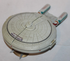 Star Trek Enterprise Playset with Mini Figures & Mini Ship by Playmates  Vintage