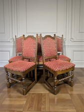 An Antique Style Old Charm Set