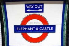PHOTO  ELEPHANT & CASTLE UNDERGROUND STATION SIGN