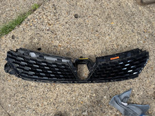 cracked 2024 damaged Grill radiator renault clio 622565064r