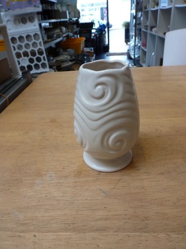 Sylvac white vase 675 - no.,