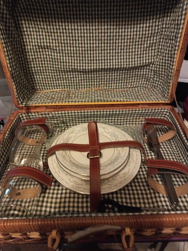Vintage picnic basket - picnic,