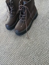 LADIES  PLATFORM BOOTS  5