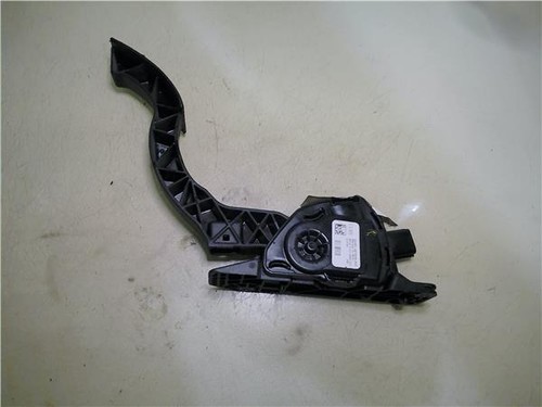 6pv01036830 throttle pedal - throttle,