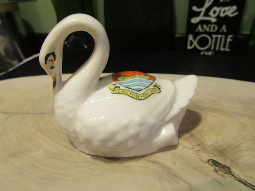 Unmarked crested china - china, gilded