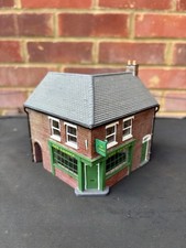 Hornby Skaledale R8623 Corner Terrace Off Licenses OO Gauge Resin Model