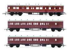 HORNBY/AIRFIX 'OO' GAUGE RAKE OF 3 BR 1X AUTOCOACH & 2X SUBURBAN COACHES