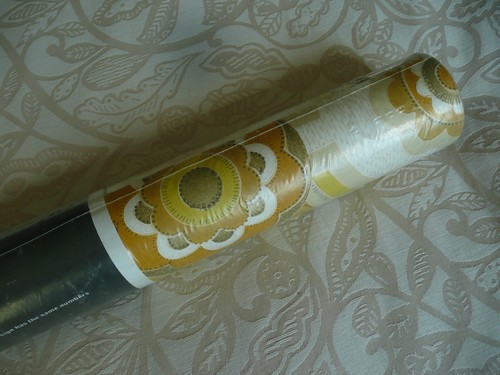 Vintage wallpaper crown - crown, roll