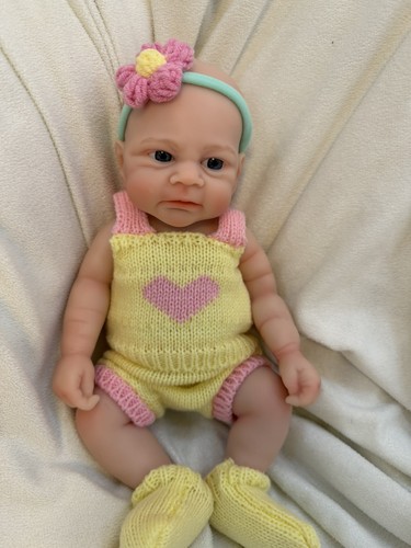 Reborn preemie awake - awake, full