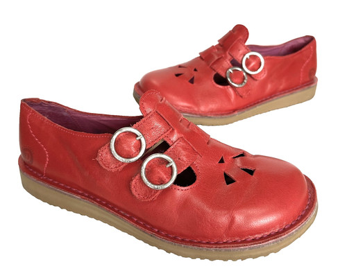 Ladies red dead - or, buckle