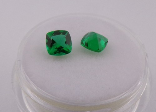 Lab grown emerald 5x5mm - grown,