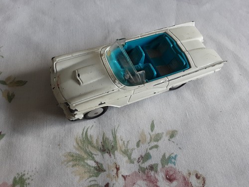 Corgi white ford thunderbird - white,
