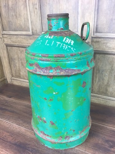 Vintage castrol tractor - vintage,