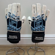 SIMON MOORE Sells Goalkeeper