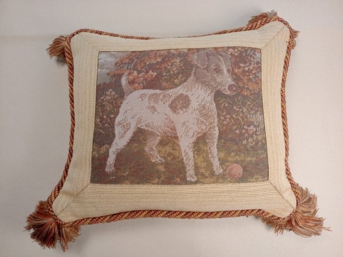Small sussex house - small, cushion
