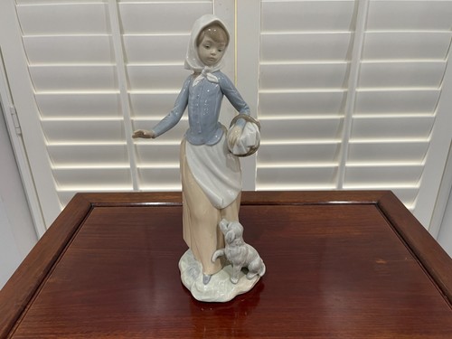 Nao lladro the picnic - by,