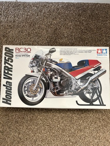 Tamiya honda vfr750r rc30 - 1/12,