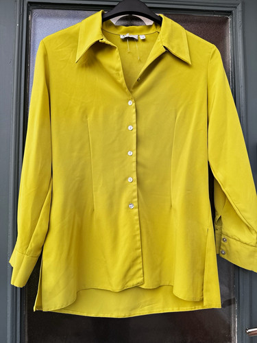 Antoniaz yellow satin button