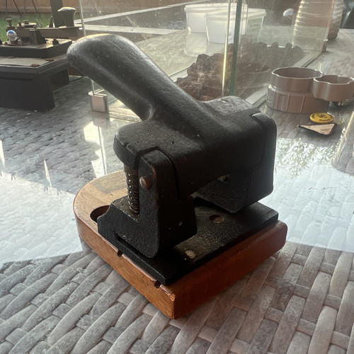 Bullfinch vintage hole punch - hole,