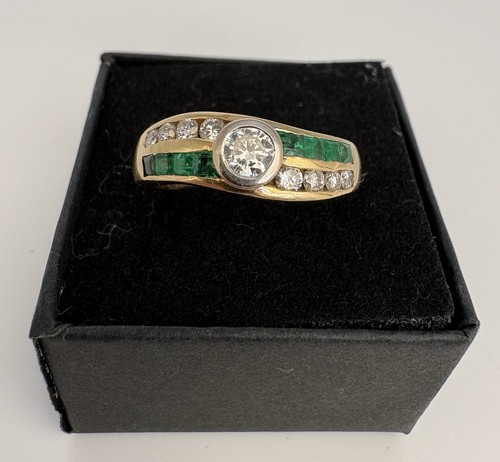 18ct gold emerald - emerald, diamond