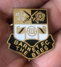 RARE OLD BARNET F.C. THE BEES CREST SHIELD  ENAMEL PIN BADGE BY VANDANEL