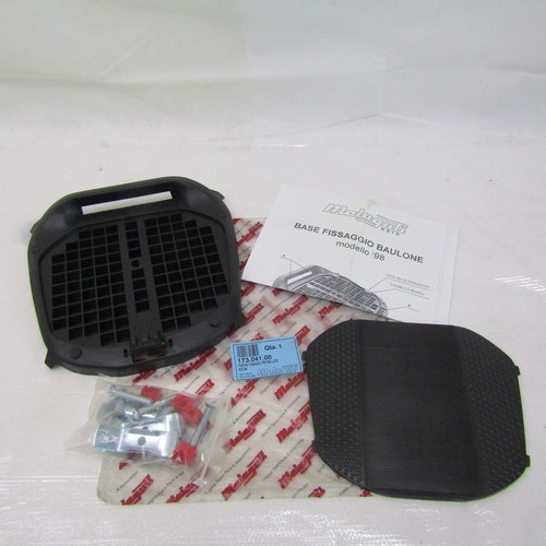 Rear luggage rack mounting - rear,