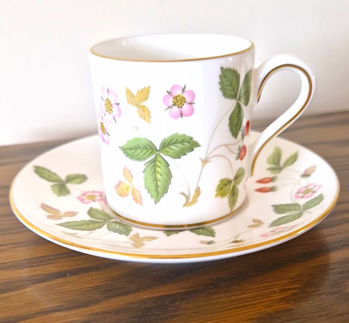 Wedgwood wild strawberry bone - strawberry,