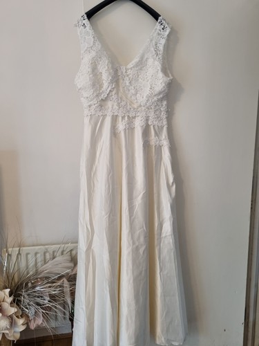 Ivory lace polyester line - polyester, a-line
