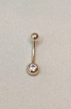 9ct yellow gold - gold, zirconia