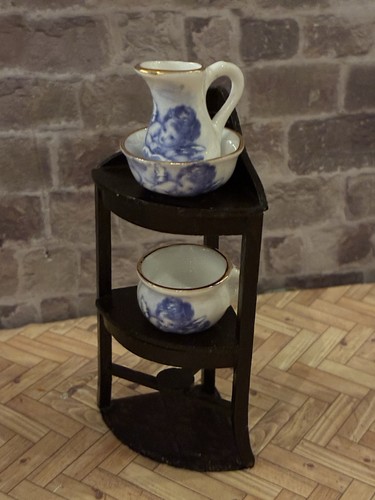 Dolls house scale - house,