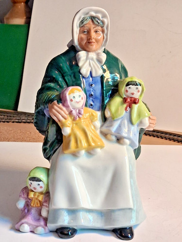 Royal doulton figurine - royal, hn