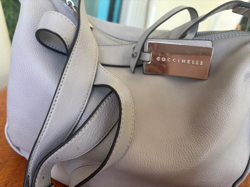 Coccinelle soft grey pebbled