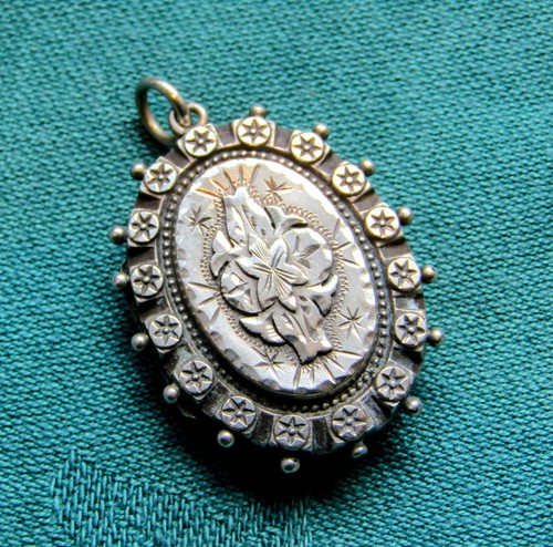 Locket oval engraved - oval,