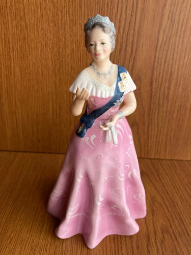 Royal doulton figurine - doulton, hm