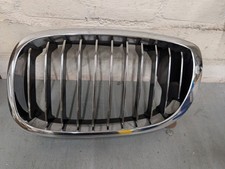BMW E46 lefthand bonnet grille