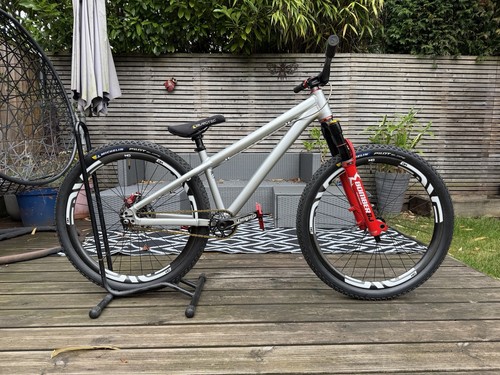 Santa cruz jackal dirt jump - cruz,