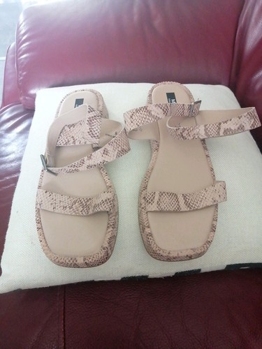 Ladies sz8 snake animal - m&s,