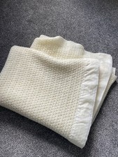 Vintage Early’s Of Whitney honeycomb cellular blanket acrylic nylon yellow 