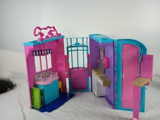 Barbie Folding Pet Care Center