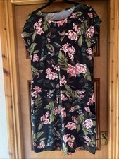 House Brand Floral Dress with Pockets Size XL.