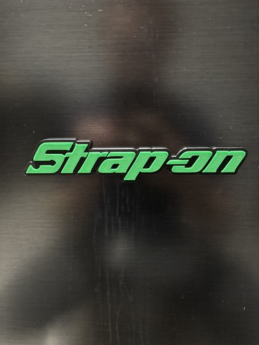 Strap toolbox fridge - on,