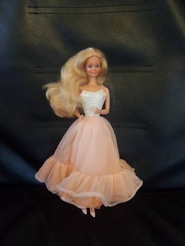 Barbie peach cream vintage - cream,