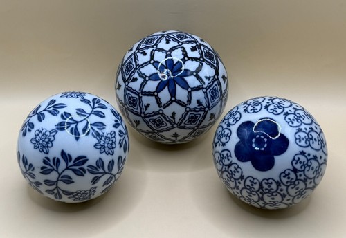 Three chinese blue - chinese, white