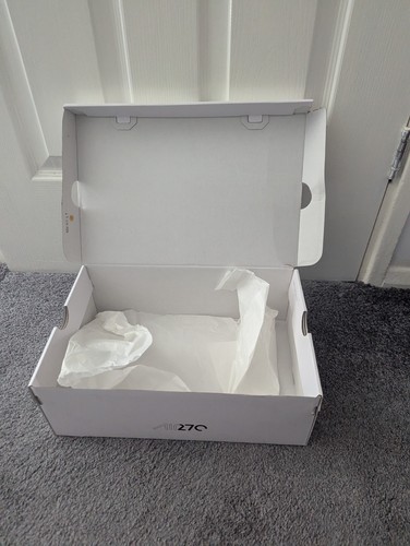 Empty nike shoe - max, 270)