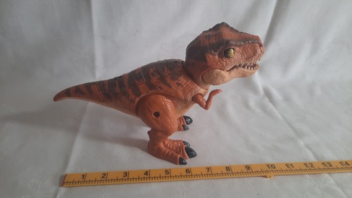 Jurassic world primal hatch - jurassic,