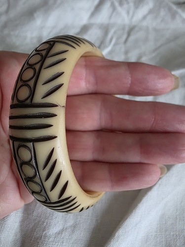 Stunning vintage carved - stunning, black