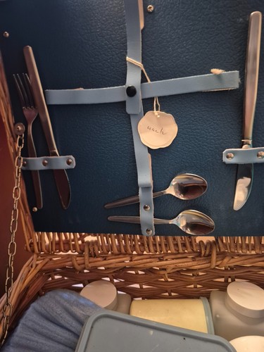 Picnic basket tea - /,