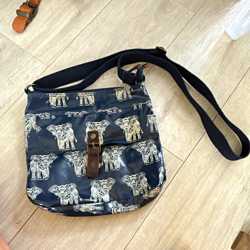 Fat face black canvas elephant - fat,