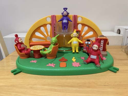 2015 teletubbies home hill - teletubbies,